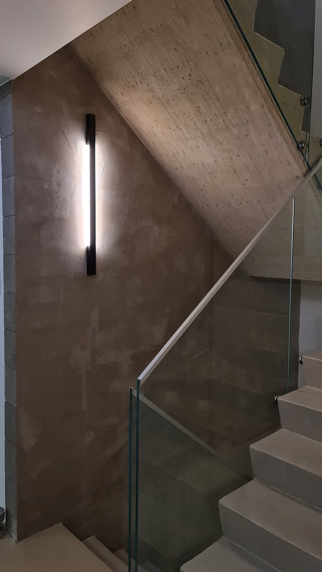LINE900 BLACK in the staircase